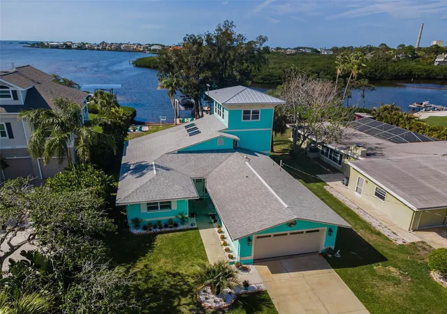 Photo 2 of Single family home for sale at 1626 Sea Breeze Dr, Tarpon Springs, FL 34689 | MLS# W7884328 | Listing updated on 2026-10-09