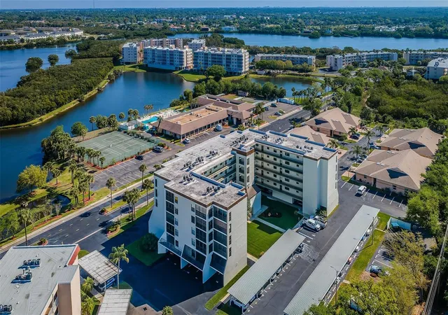 5th image of 9860 62Nd Ter N #1025, St Petersburg, FL 33708 | MLS# TB8491615