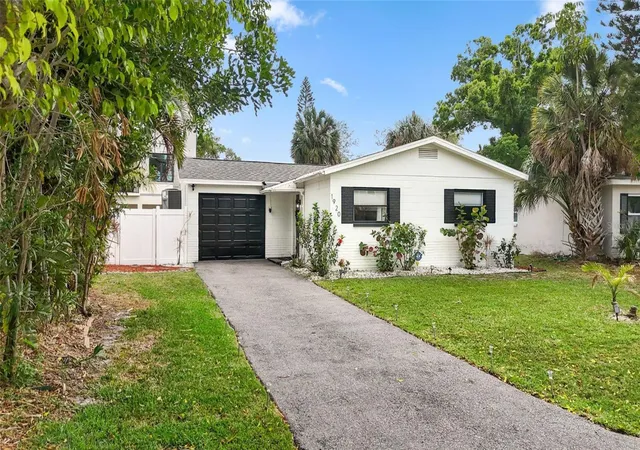 Photo 3 of Single family home for sale at 1920 New Hampshire Ave Ne, Saint Petersburg, FL 33703 | MLS# TB8491638 | Listing updated on 2026-08-30
