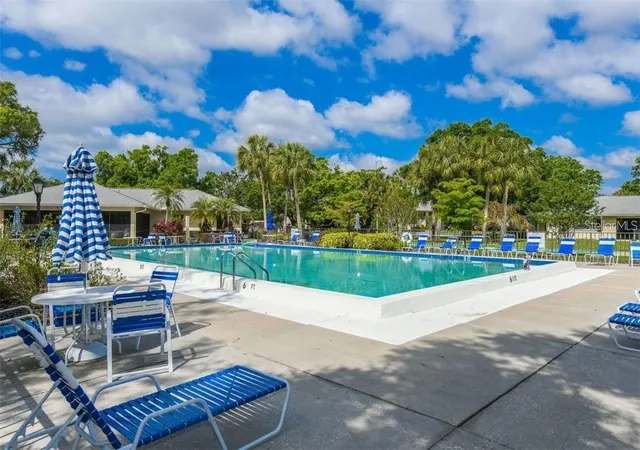 Homes for sale in Sarasota, FL | 7101 Fairway Bend Cir, Sarasota, FL 34243 | MLS# A4687945