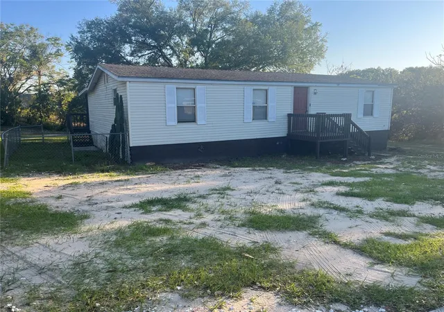 Photo 3 of Manufactured home for sale at 142 Winston Ave, Lake Wales, FL 33853 | MLS# S5146737 | Listing updated on 2026-10-05