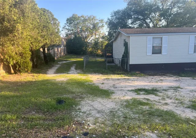 Photo 3 of Manufactured home for sale at 142 Winston Ave, Lake Wales, FL 33853 | MLS# S5146737 | Listing updated on 2026-10-05