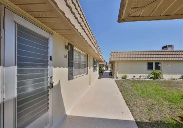 2nd image of 202 Bedford St, SUN CITY CENTER, FL 33573