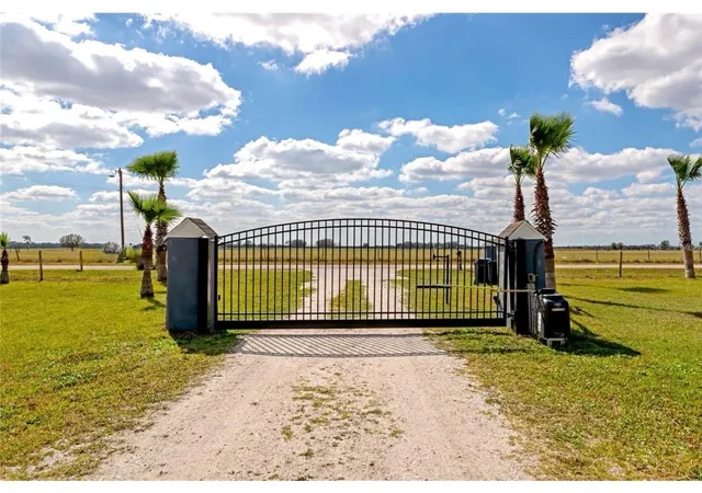 Homes for sale in Myakka City, FL | 35495 Singletary Rd, Myakka City, FL 34251 | MLS# A4687955