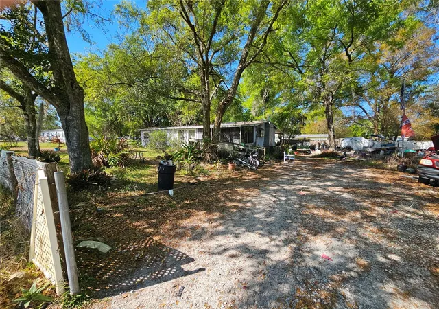 Photo 4 of Manufactured home for sale at 6417 Saddletree Dr, Wesley Chapel, FL 33544 | MLS# TB8491718 | Listing updated on 2026-10-01