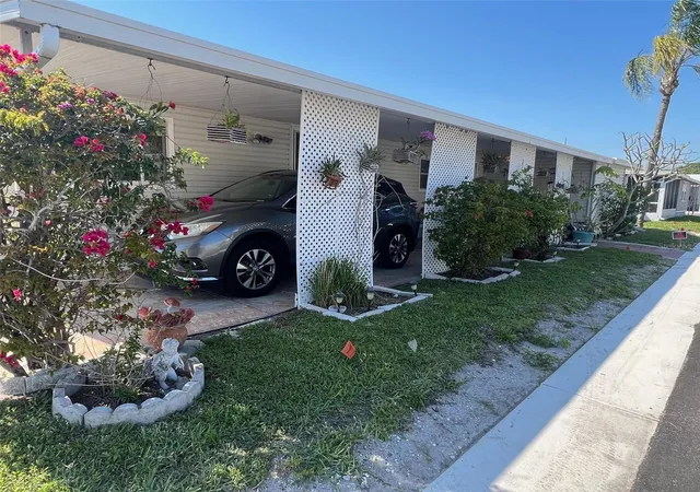 Photo 3 of Manufactured home for sale at 11300 124th Avenue #95, Largo, FL 33778 | MLS# TB8491797 | Listing updated on 2026-09-28