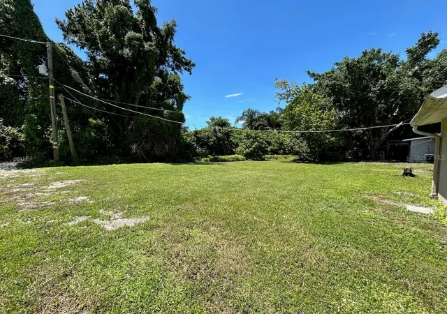 4th image of 1031 30Th Ave E, Bradenton, FL 34208 | MLS# A4687988