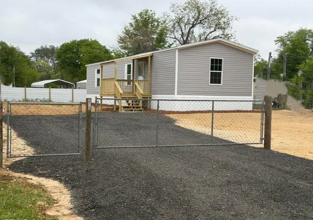 Photo 1 of Manufactured home for sale at 213 Milton Ave, Interlachen, FL 32148 | MLS# S5146756 | Listing updated on 2026-09-17