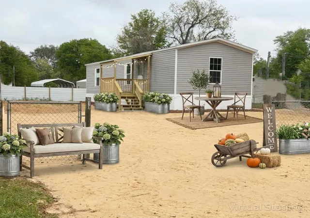 Photo 2 of Manufactured home for sale at 213 Milton Ave, Interlachen, FL 32148 | MLS# S5146756 | Listing updated on 2026-09-17