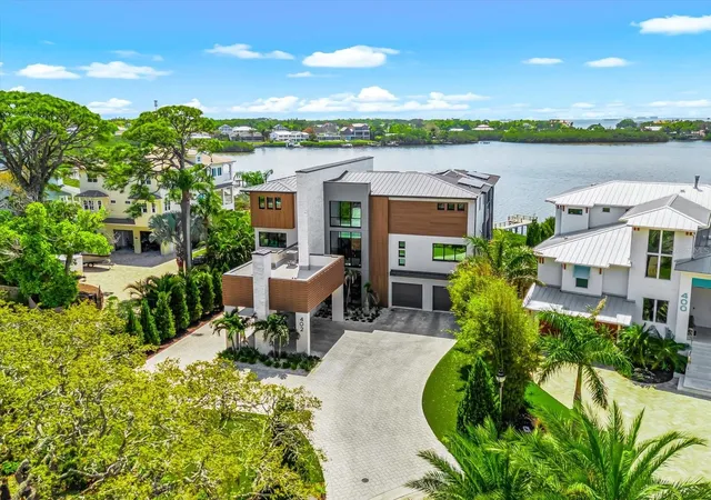 2nd image of 402 Hillsborough St, Palm Harbor, FL 34683 | MLS# TB8491844