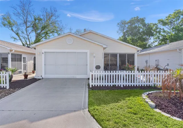Single family home for sale at 17431 SE 93rd Retford Ter, THE VILLAGES, FL 32162 | MLS# R4910963