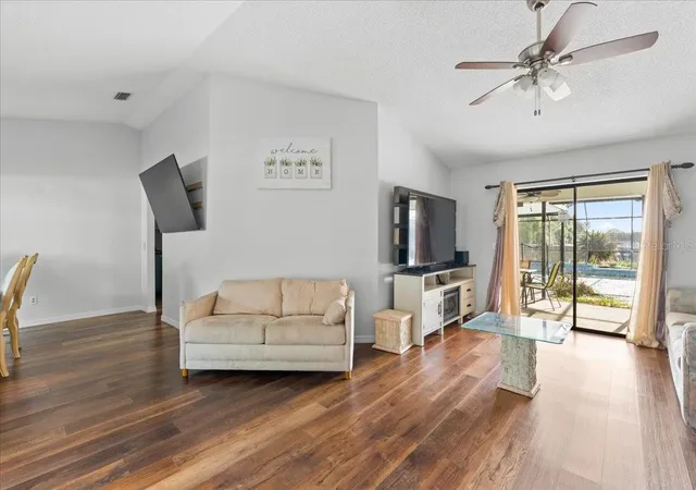 2nd image of 905 Stratford Manor Dr, Brandon, FL 33510 | MLS# TB8491880