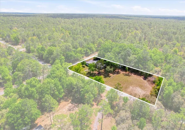 Photo 3 of Single family home for sale at 24576 NW Falcon Ave, Dunnellon, FL 34431 | MLS# OM721759 | Listing updated on 2026-09-28