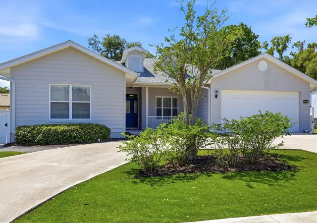 Photo 4 of Single family home for sale at 1714 Waldemere St, Sarasota, FL 34239 | MLS# A4688029 | Listing updated on 2026-10-06