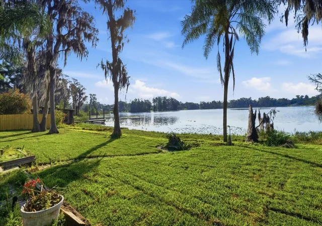 3rd image of 700 Druid Wy, Lutz, FL 33548 | MLS# TB8491935