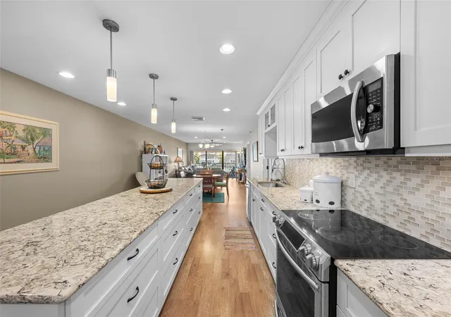 4th image of 4750 Brittany Dr S, ST PETERSBURG, FL 33715