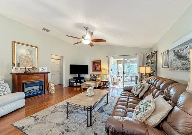 Photo 3 of Sale Pending at 4844 Heron Run Cir, Leesburg, FL 34748 | MLS# G5110301 | Listing updated on 2026-09-24