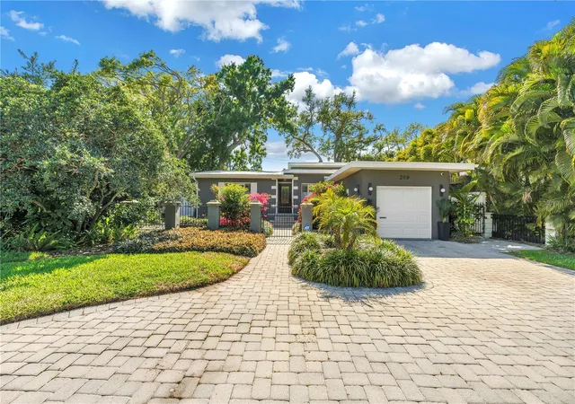 Photo 1 of Single family home for sale at 209 Bandera Way Ne, Saint Petersburg, FL 33704 | MLS# TB8492037 | Listing updated on 2026-08-19