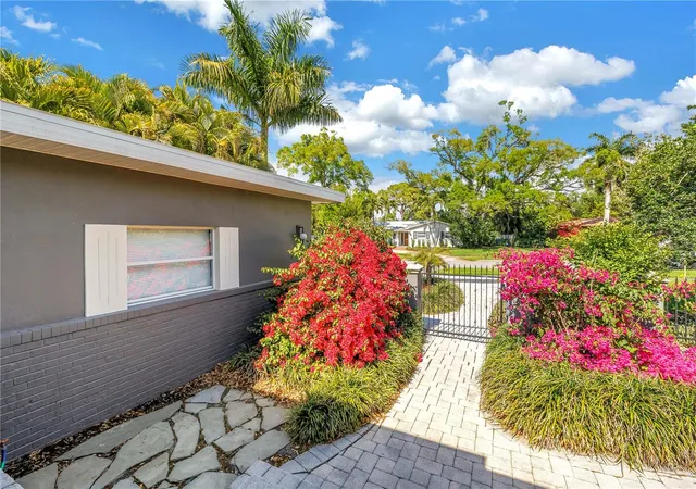Photo 4 of Single family home for sale at 209 Bandera Way NE, Saint Petersburg, FL 33704 | MLS# TB8492037 | Listing updated on 2026-08-19