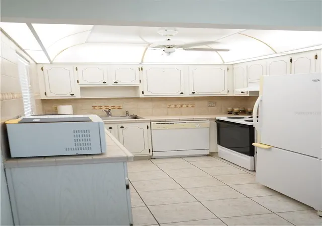 3rd image of 101 Cambridge Trl #205, Sun City Center, FL 33573 | MLS# TB8492075