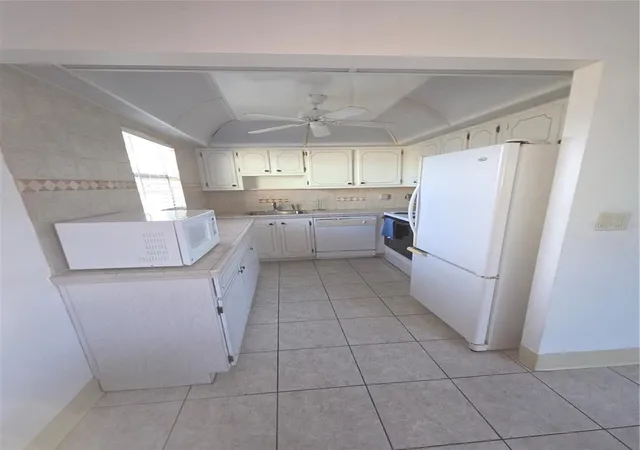 4th image of 101 Cambridge Trl #205, Sun City Center, FL 33573 | MLS# TB8492075
