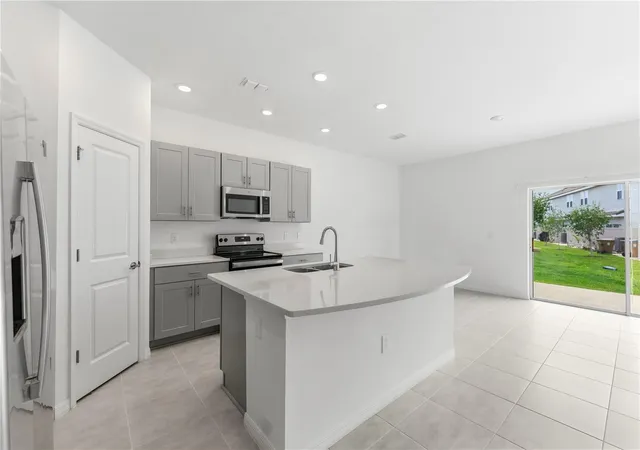 Photo 4 of Townhouse for sale at 1406 Anchor Bnd Way, Kissimmee, FL 34746 | MLS# O6394862 | Listing updated on 2026-10-27