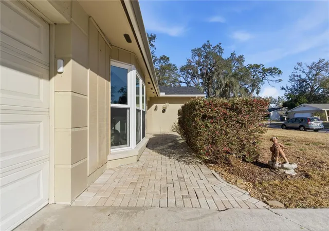 Photo 4 of Single family home for sale at 308 Ellen Way, Brandon, FL 33510 | MLS# TB8492126 | Listing updated on 2026-10-17