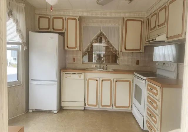 Photo 3 of Manufactured home for sale at 157 N Fiji Cir, Englewood, FL 34223 | MLS# A4688132 | Listing updated on 2026-10-01