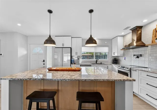 4th image of 2 79th Street S, Saint Petersburg, FL 33707 | MLS# TB8492182