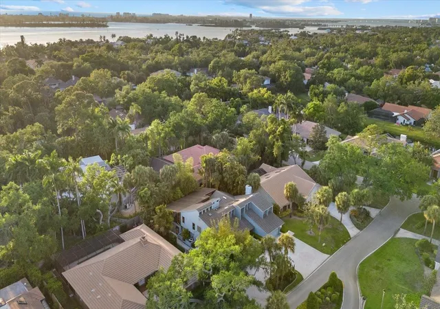 Photo 3 of Single family home for sale at 4891 Peregrine Point E, Sarasota, FL 34231 | MLS# A4688143 | Listing updated on 2026-09-28