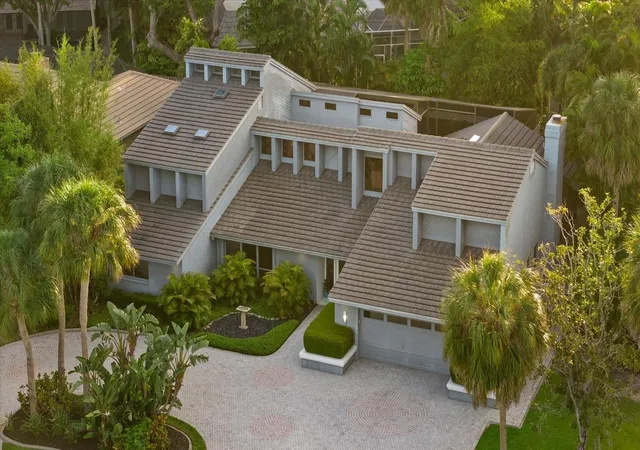 Photo 3 of Single family home for sale at 4891 Peregrine Point E, Sarasota, FL 34231 | MLS# A4688143 | Listing updated on 2026-09-28