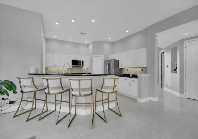 Listing Photo 4 - Condo for sale in building located at 1915 Harbour Links Cir, LONGBOAT KEY, FL 34228 - Unit #6