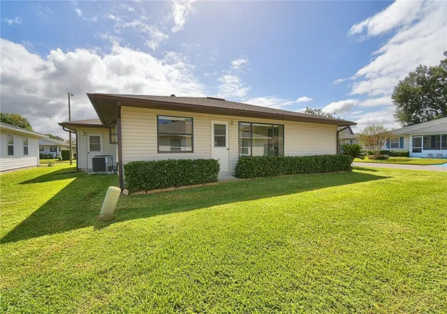 Photo 1 of Single family home for sale at 4828 Squire Holw Dr, Lakeland, FL 33811 | MLS# L4960713 | Listing updated on 2026-10-22