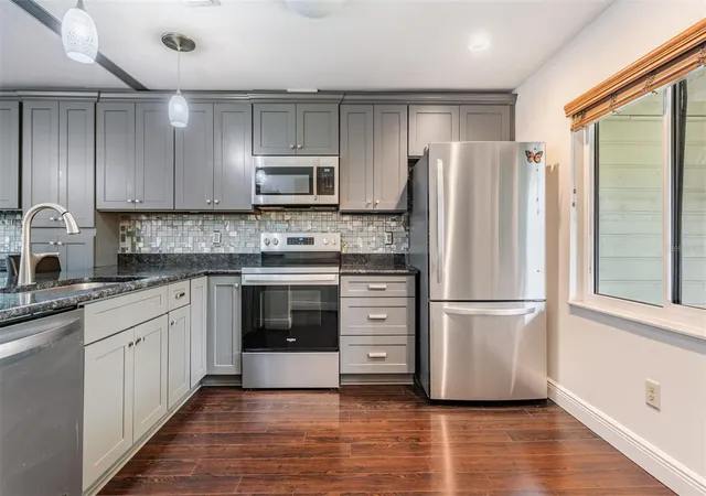 5th image of 637 Drake Ln N, Dunedin, FL 34698 | MLS# TB8492226