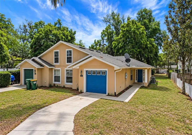 Photo 2 of Single family home for sale at 305 W Fountain St, Fruitland Park, FL 34731 | MLS# G5110329 | Listing updated on 2026-10-05