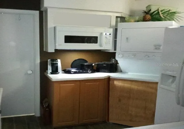 3rd image of 722 S Blvd Of The Presidents, SARASOTA, FL 34236