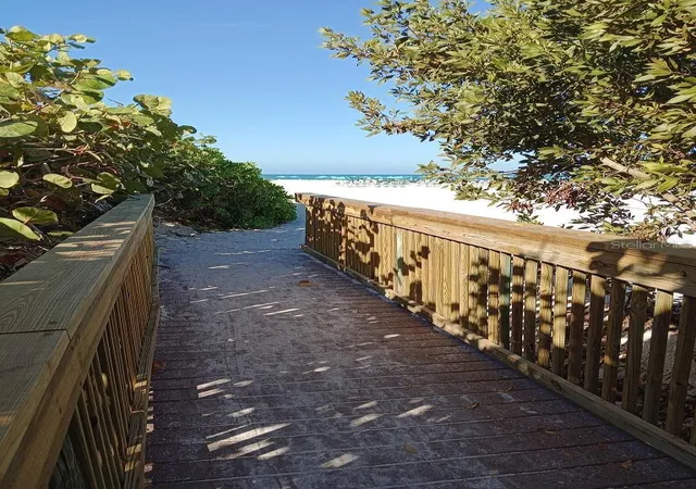 2nd image of 722 S Blvd Of The Presidents, SARASOTA, FL 34236