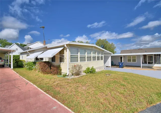 Photo 3 of Manufactured home for sale at 169 Paradise Ln, Auburndale, FL 33823 | MLS# P4938280 | Listing updated on 2026-09-29