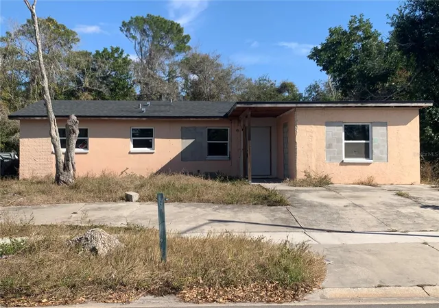 Photo 2 of Sale Pending at 2181 22nd Way Sw, Largo, FL 33774 | MLS# TB8492270 | Listing updated on 2026-07-21
