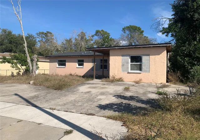 Photo 3 of Sale Pending at 2181 22nd Way Sw, Largo, FL 33774 | MLS# TB8492270 | Listing updated on 2026-07-21