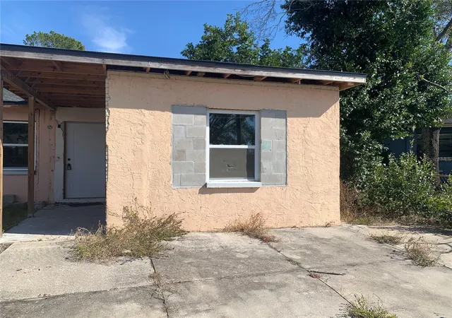 Photo 3 of Sale Pending at 2181 22nd Way SW, Largo, FL 33774 | MLS# TB8492270 | Listing updated on 2026-07-21