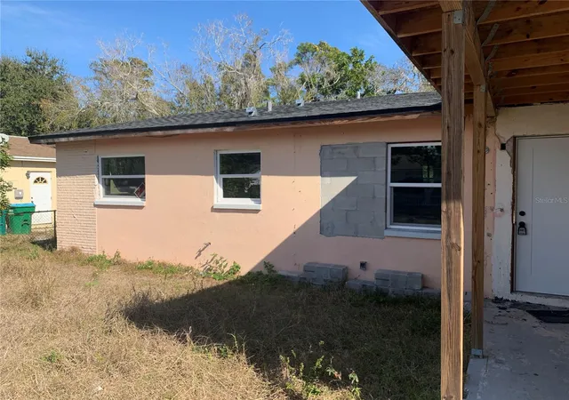 Photo 4 of Sale Pending at 2181 22nd Way SW, Largo, FL 33774 | MLS# TB8492270 | Listing updated on 2026-07-21