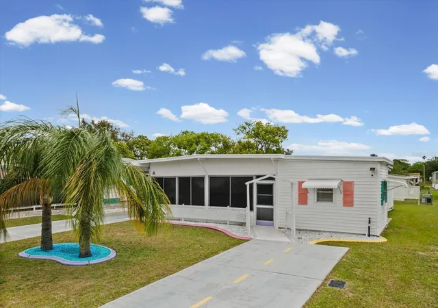 Homes for sale in Brooksville, FL | 7366 First Loop Ave, Brooksville, FL 34613 | MLS# W7884379