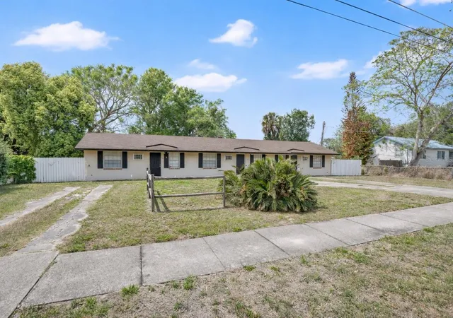 Photo 3 of Multi family home for sale at 722 Tucker Ave, Orlando, FL 32807 | MLS# O6395000 | Listing updated on 2026-10-02
