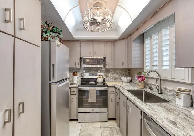 4th image of 935 Ocean Shore Blvd, ORMOND BEACH, FL 32176