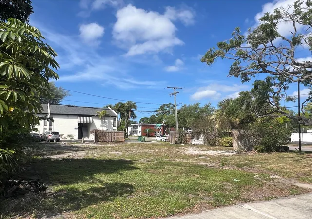 2nd image of 404 E Davis Blvd, Tampa, FL 33606 | MLS# TB8492398