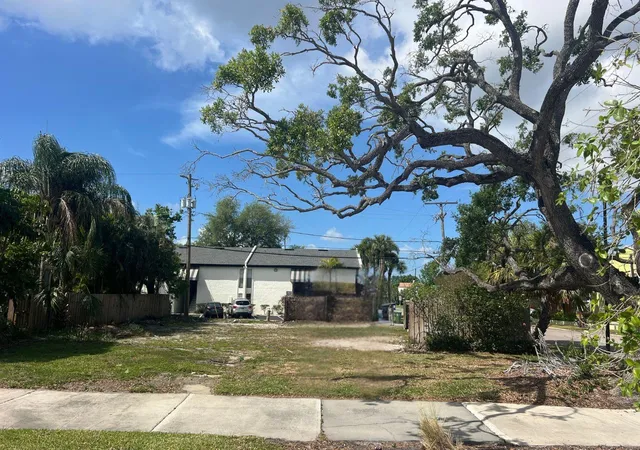 3rd image of 404 E Davis Blvd, Tampa, FL 33606 | MLS# TB8492398