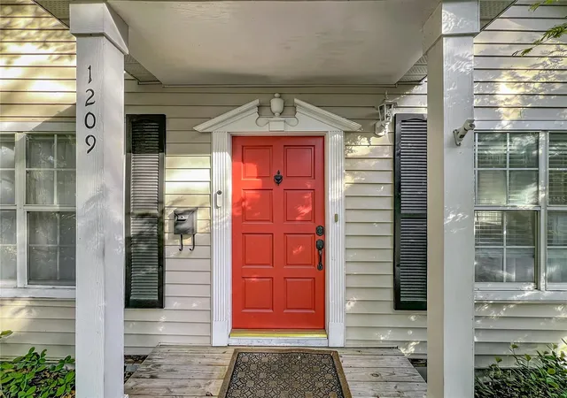 Homes for sale in Orlando, FL | 1209 Clouser Ave, Orlando, FL 32804 | MLS# O6395071