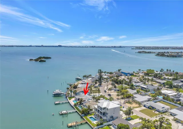 Homes for sale in St Petersburg, FL | 6984 S Shore Dr S, St Petersburg, FL 33707 | MLS# TB8492407