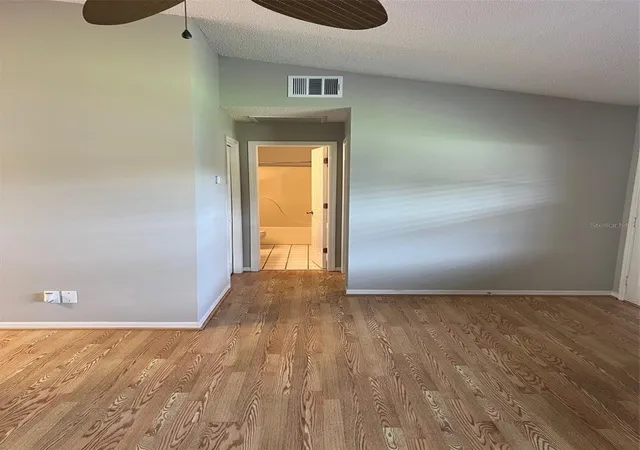 4th image of 12449 Orangewood Cir #17, Tavares, FL 32778 | MLS# O6395077